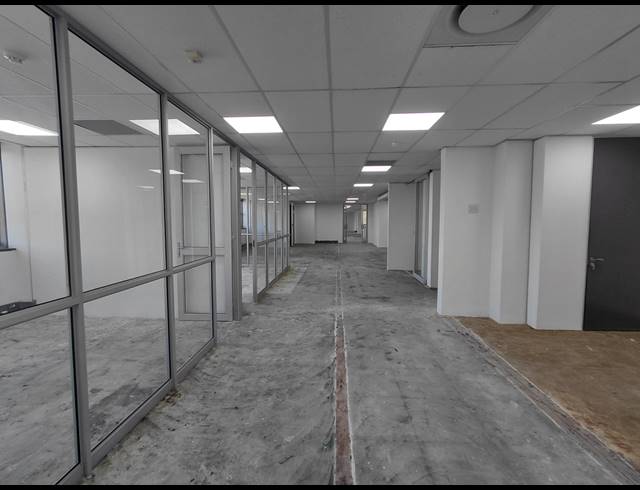 666M² OFFICE TO LET IN MAGALIESSIG